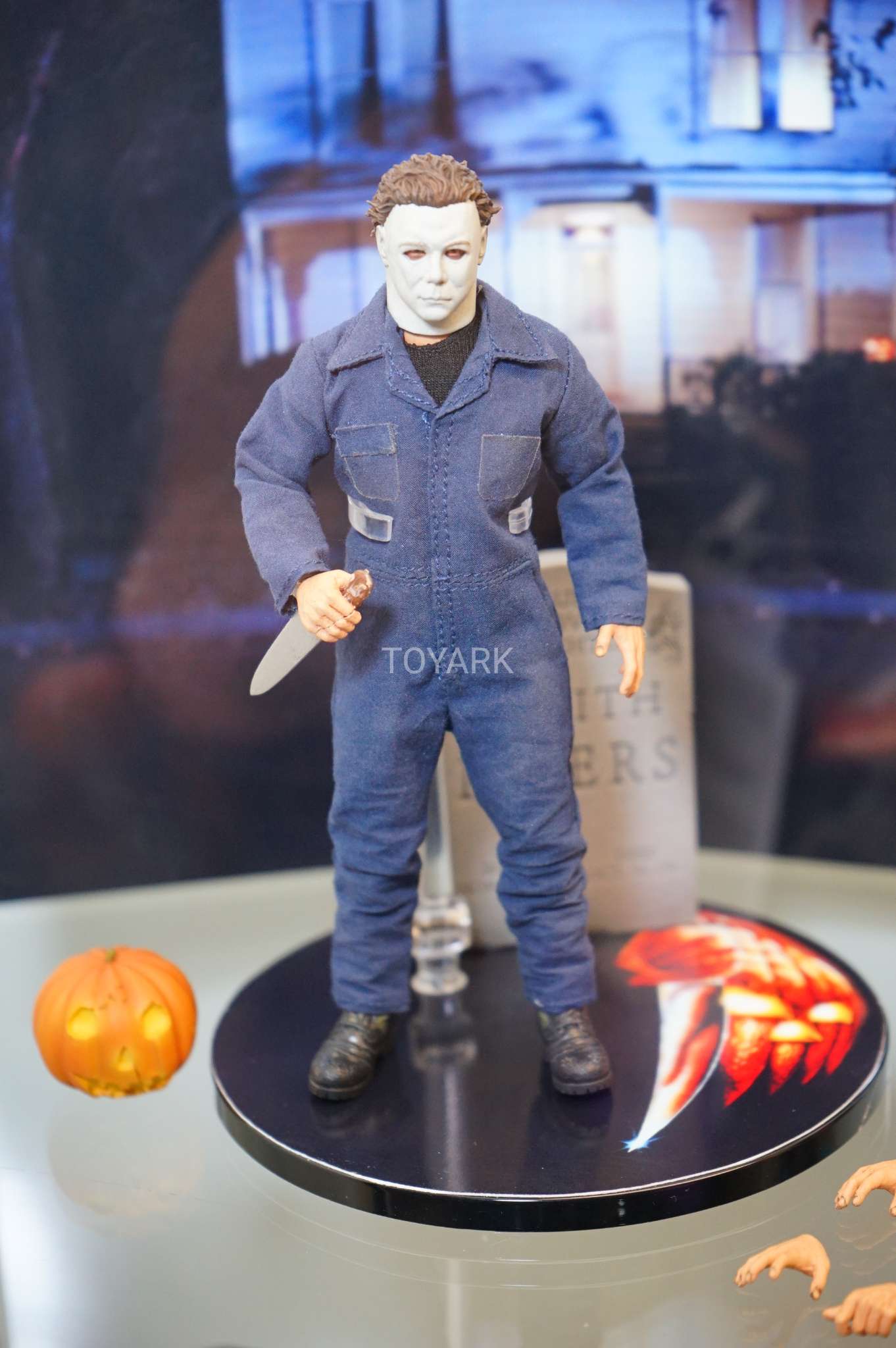 Mezco Unveils New Michael Myers Figure at #SDCC! - Halloween Daily News
